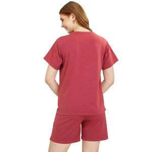 Conjunto de Dos Piezas Moderno para Mujer, Camiseta Holgada Lisa Negra, Pantalones Cortos con Bolsillos hasta el Tobillo, 100% Algodón, Estilo Urbano a la Moda - Product Image 5