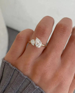 Bague Toi et Moi en diamant de laboratoire, or jaune, diamant en forme de poire, bijoux fins pour femmes - Product Image 1