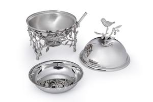 Plat de service de luxe en argent avec figurine d'oiseau, base élégante en forme de branche, chauffe-plats et soupière pour buffets d'hôtels du Golfe et traiteurs de mariages - Product Image 2