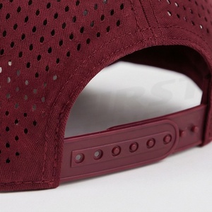 หมวกเบสบอลสีแดงเบอร์กันดี ขอบหมวกมีเชือกสีเงิน ปรับขนาดได้ ดีไซน์อุปกรณ์เสริมสำหรับวิ่ง ระบายอากาศได้ดี - Product Image 6