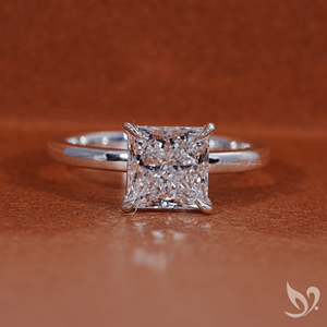 Anillo de Compromiso Solitario con Diamante Cultivado en Laboratorio, Corte Princesa de 2 Quilates, Certificado por IGI, en Oro Blanco de 18K - Product Image 1