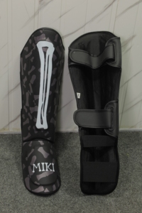 Protège-tibias MMA professionnels Miki 100% coton, cadre en acier à haute teneur en carbone, imprimé numérique camouflage noir, fermeture à double anneau boutonné - Product Image 6