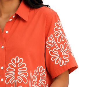 เสื้อเชิ้ตครอปสีส้มสำหรับผู้หญิง ปักลายดอกไม้สีขาว แขนสั้น สไตล์ลำลอง เสื้อผ้าฝ้ายสำหรับฤดูร้อน แฟชั่นดีไซเนอร์ ตัดเย็บตามสั่ง - Product Image 4