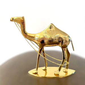 Centre de table en laiton en forme de chameau, pièce maîtresse pour une décoration intérieure élégante et un thème de style moderne - Product Image 1