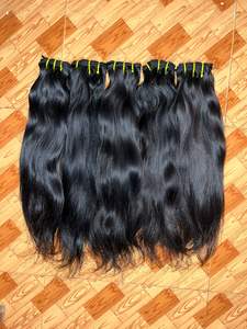 Lots de Cheveux Indiens Non Traités, Cheveux Vierges de Temple en Gros et en Tissages Disponibles de 12 à 32 pouces - Product Image 3