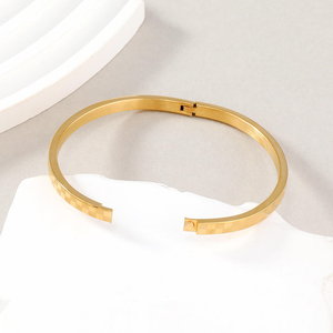 Bracelet jonc élégant en acier inoxydable pour femme, design durable et magnifique - Product Image 2