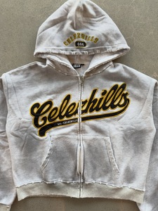 Sweat à capuche zippé court personnalisé pour femme, coupe oversize, effet délavé à l'acide, vintage, avec patch brodé en chenille et en molleton vieilli - Product Image 2
