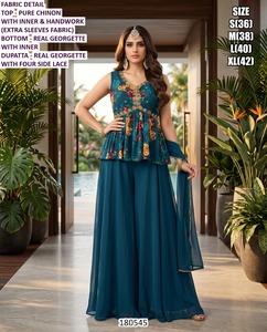 Robe longue traditionnelle brodée pour femme, style Bandhani, collection Royal Bloom, couleur Laal - Product Image 2