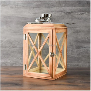 Lanterne minimaliste en bois de simplicité scandinave avec un design unique pour la décoration de jardin et de mariage et personnalisable - Product Image 1