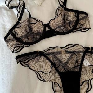 Conjunto de sujetador y braga transparentes de encaje elástico con aros - Product Image 1