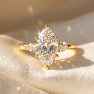 Bague de fiançailles pour femme en or jaune 18 carats avec diamant de laboratoire VVS taille marquise, certifié IGI, très populaire et très demandée - Product Image 1