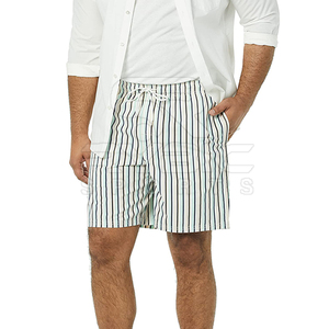Shorts élégants pour hommes avec matière performante à séchage rapide, coupe athlétique décontractée, pour tous les jours, en vente - Product Image 1