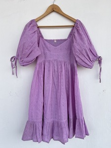 Vestido Mini de Algodón Lila Morado para Mujer, Bordado Schiffli, Manga con Lazo, Cuello en V, Estilo Babydoll Boho, Vestido de Verano - Product Image 2