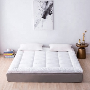 Cubrecolchón Acolchado Blanco Refrescante de Microfibra Sólida 400TC, Lavable, para Uso en Casa y Hotel, para Todas las Estaciones - Product Image 5