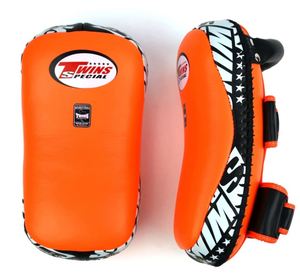 แผ่นเตะคู่ฝึกซ้อมมวยคิกบ็อกซิ่ง ยี่ห้อ Twins Orange Custom Brand รุ่น AFS-KS-001 ผลิตจากวัสดุ PU ทนทาน ใช้งานได้ทุกฤดู - Product Image 5