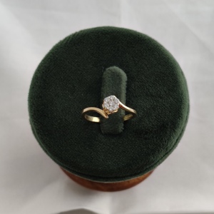 Anillo Solitario de Diamantes en Oro Amarillo de 14K, Diseño Moderno de Banda Abierta, Joyería Fina para Mujer, Uso Diario y de Fiesta, Acabado Pulido, Regalo - Product Image 4