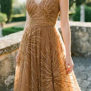 Robe de soirée de luxe brodée à la main, en tulle marron, pour bal de promo, vente en gros, col en V, tenue de soirée pour femme - Product Image 3