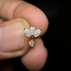 Boucles d'oreilles pendantes sophistiquées en or 10 carats avec diamant en forme de lotus et piercing incurvé 16G - Product Image 4