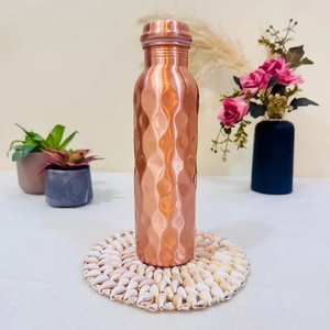 Botella de Cobre Puro con Diseño Ondulado, Elegante y Estética, Botella de Cobre Puro Premium con Textura Ondulada Ergonómica - Product Image 1