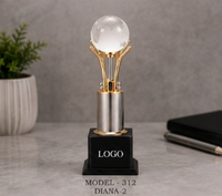 Trophée en métal gravé au laser avec cristal et diamant, avec globe en haut et base or/argent, modèle 311 312 313, série Diana Sports