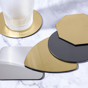Sous-verre rond et géométrique en métal, idéal pour un usage quotidien, pour la table familiale, les cafés et les restaurants, la protection des surfaces des boissons (café, thé). - Product Image 4