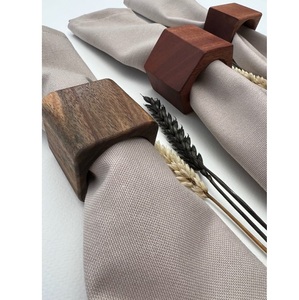 Ronds de serviette en bois modernes, forme carrée, bois naturel, accessoire de table durable pour mariage et dîner, largeur 5 cm - Product Image 1