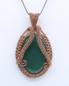 Collier en agate naturelle avec pendentif enroulé de fil de cuivre |   Collier artisanal bohème en pierres précieuses - Product Image 1