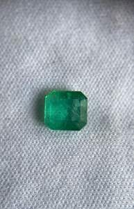 Émeraude naturelle vert riche facettée de 0,50 carats, taille octogonale. Émeraude naturelle octogonale non montée. Émeraude pour la joaillerie. - Product Image 2