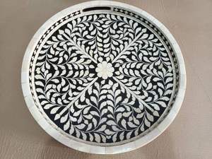 NUEVO LANZAMIENTO |   Bandeja HexaLuxe con Incrustaciones de Hueso |   Bandeja Hexagonal Premium en Blanco y Negro para Servir con Estilo, Decoración y Ambientes de Lujo - Product Image 2