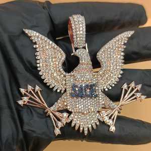 Pendentif Aigle en Argent 925 Plaqué Or Rose avec Moissanite Ronde Taille Brillant, Bijou Thème Hip Hop Unisexe - Product Image 1