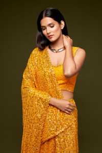 Sari de Lujo Amarillo con Lentejuelas, Sari de Georgette con Bordado de Lentejuelas para Ceremonia Haldi, Sari de Diseñador para Bodas Indias y Fiestas - Product Image 4