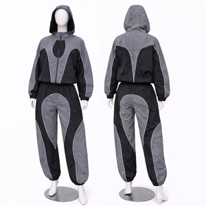 ชุดเซ็ตเสื้อแจ็คเก็ตกันลมแบบมีฮู้ดผ้าฟลีซกันน้ำและกางเกงขาสั้นสำหรับผู้หญิงแบบสองชิ้นสั่งตัดได้ตามต้องการสำหรับฤดูหนาว ทำจากโพลีเอสเตอร์และไนลอน - Product Image 1