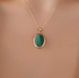 Collar con Colgante Ovalado de Malaquita, Plata de Ley 925, Chapado en Oro de 14K, Certificado IGI, Gema Natural, Joyería Elegante para Niños - Product Image 1
