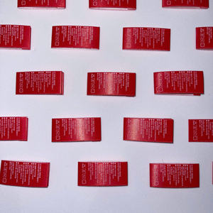 Etiquetas de Goma Ecológicas Personalizadas (PVC/Silicona) |   Parche Rectangular de Corte Recto con Relieve, Corte Láser, para Coser, Impreso con Serigrafía - Product Image 4