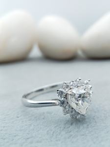 Bague de fiançailles et de mariage fantaisie personnalisée en or massif 14 carats avec diamant solitaire en forme de cœur 2 carats VVS/VS EF, certifiée IGI, tendance - Product Image 6