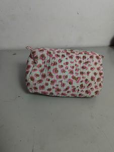 Pochettes matelassées géométriques Kantha en coton recyclé avec fermeture éclair, trousse de maquillage bohème, étui cosmétique, organisateur de voyage, fournisseur en gros - Product Image 4