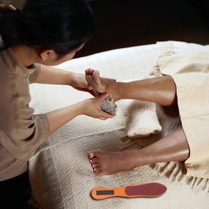 Râpe à pieds en bois double face pour éliminer les callosités, outil de pédicure pour lisser la peau dure, outil de soin des pieds avec poignée confortable - Product Image 4