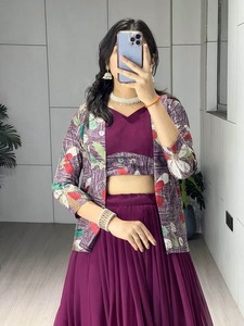 Vente flash : Lehenga Choli en soie et tulle pour femme, avec dupatta assorti, tenue de mariage haut de gamme pour mariée, disponible à la vente - Product Image 5