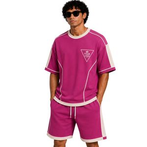 Ensemble T-shirt et short oversize rose fuchsia pour homme avec empiècements contrastants beiges, logo personnalisé, col rond, style streetwear décontracté, vente en gros - Product Image 1
