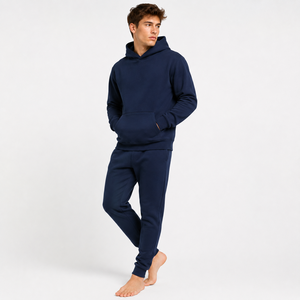 Las mangas amplias y el interior suave hacen de esta sudadera con capucha para hombre una opción cómoda para el clima más frío y el uso diario. Servicio OEM. - Product Image 5
