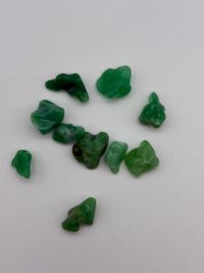 Chrysoprase naturelle irrégulière de forme libre, pierres précieuses en vrac certifiées Gopika, prix de gros, lot de pépites brutes de chrysoprase vert pomme - Product Image 4