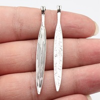 Breloque Feuille de Saule Fine 56x5.7x1.5mm en Alliage de Zinc Argent Vieilli avec Texture Veineuse pour Décoration de Napperons et Tissage de Attrape-rêves