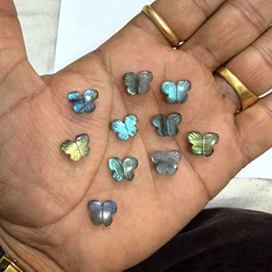 Venta al por mayor de labradorita natural tallada en forma de mariposa, piedra preciosa artesanal con forma de mariposa, proveedor de piedras preciosas sueltas de la India - Product Image 1