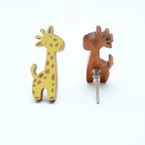 Poignées de tiroir pour enfants en bois d'acacia contemporain, durables, en forme de girafe, jaunes, faciles à installer, vente en gros - Product Image 2