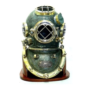Casco de Buceo de Hierro para Decoración de Expediciones Marinas, Espacios Costeros, Colecciones Náuticas y Exhibiciones Oceánicas - Product Image 1