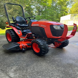 Tracteur compact Kubota B2301 avec chargeur frontal, 4 roues motrices, tracteur utilitaire agricole pour travaux sur le terrain - Product Image 3
