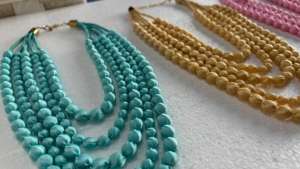 สร้อยคอประดับมุกเทียมหุ้มผ้าทำมือหลายชั้น ดีไซน์โบฮีเมียนรูปผีเสื้อ หลายเส้น สร้อยคอแฟชั่น ของขวัญ เครื่องประดับ - Product Image 5