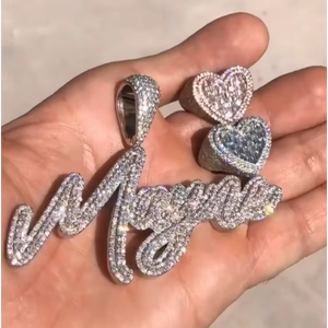 จี้ตัวอักษรเงินแท้ 925 ประดับมอสซาไนต์แบบกำหนดเอง พร้อมห่วงรูปหัวใจ ประดับเพชร VVS สไตล์ฮิปฮอป ของขวัญวันเกิดสุดเพอร์เฟกต์สำหรับผู้หญิง - Product Image 1