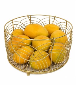 Panier à fruits carré tendance en fil métallique de laiton, bac de rangement en grille métallique pour l'organisation de la cuisine et du garde-manger - Product Image 6