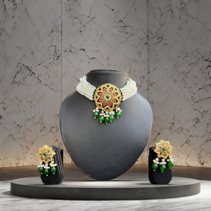 ชุดสร้อยคอแบบจี้ห้อยประดับมุกสีเขียวลายดอกไม้ ดีไซน์แบบอินเดีย ทำจากทองเหลืองชุบทองประดับด้วยหิน AD Stone Jadau เหมาะสำหรับงานแต่งงานของผู้หญิง - Product Image 2